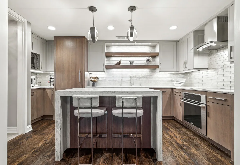 Water Tower Place Condo Renovation, Chicago by Airoom Architects-Builders-Remodelers - Photo 37