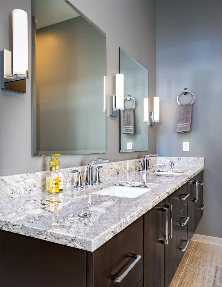 Modern master bathroom in Shelby Township by Lincorp / Borchert - Photo 2