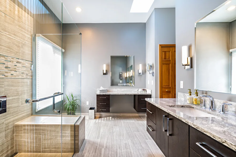 Modern master bathroom in Shelby Township by Lincorp / Borchert - Photo 4
