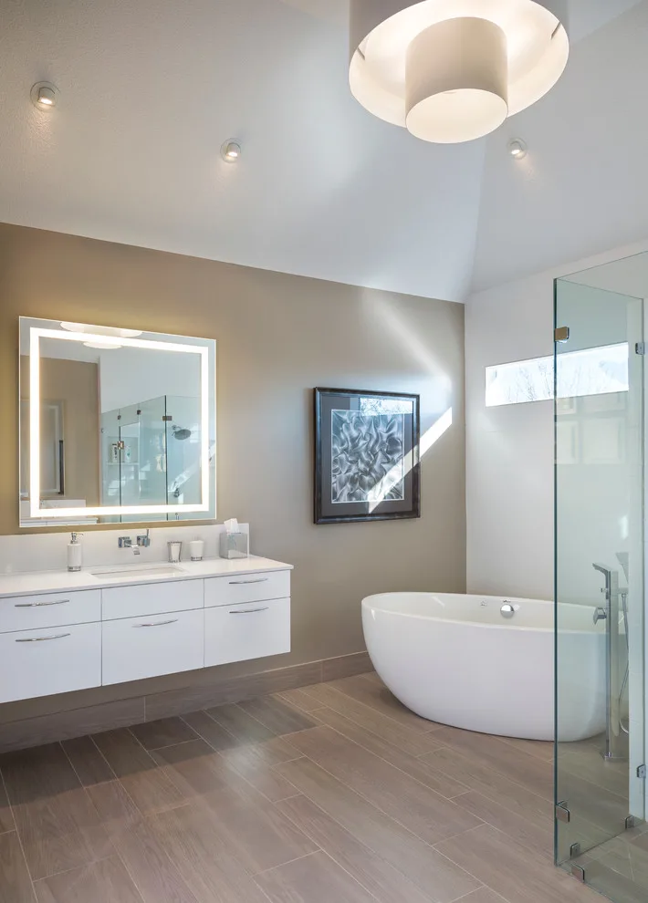 Modern North Kansas City Main Bathroom by Kitchen Studio: Kansas City - Photo 4
