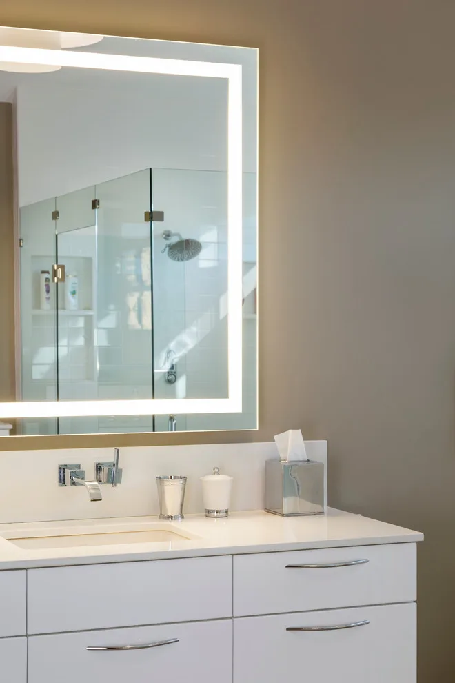 Modern North Kansas City Main Bathroom by Kitchen Studio: Kansas City - Photo 6