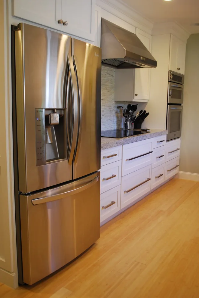 Modern Pinecrest Kitchen by Eleet Fine American Cabinetry - Photo 5