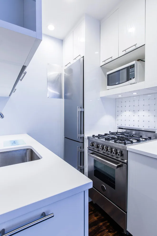 Modern Studio by Eastside Design & Build Inc. - Photo 2