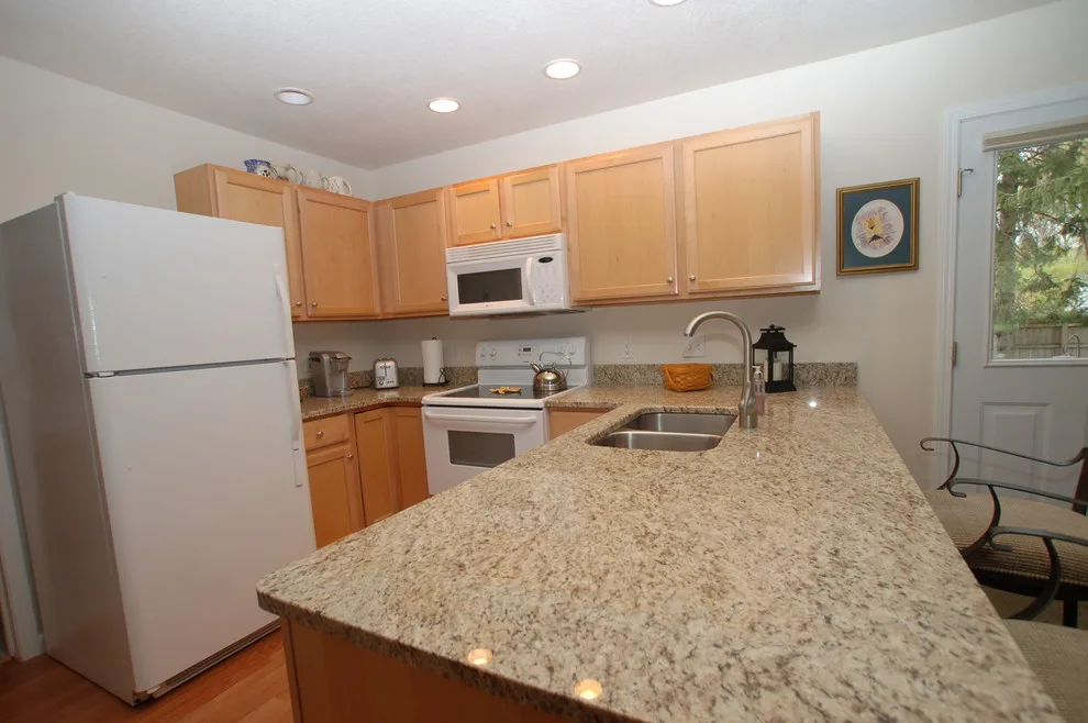 Midland, MI Countertop Replacement Services by Tri-City Remodeling & Nowak Cabinets - Photo 9