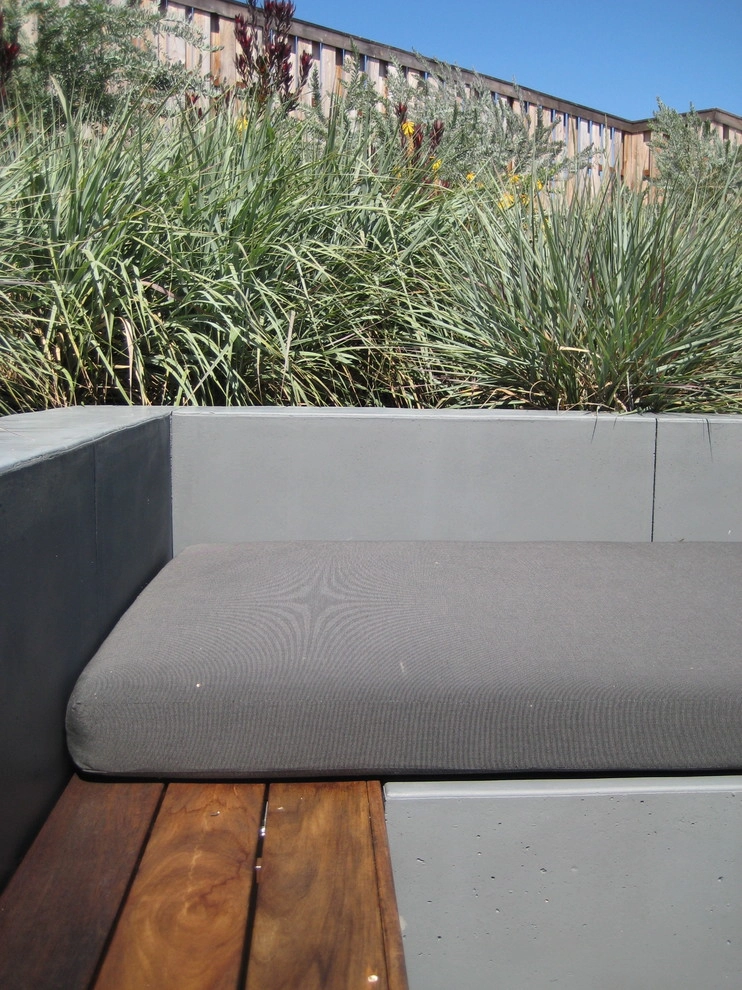 Mod Med by Jeffrey Gordon Smith Landscape Architecture - Photo 7