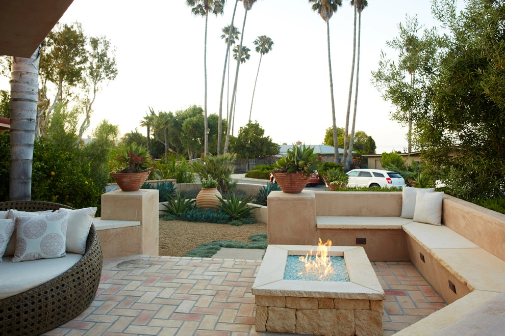 Beach Mediterranean by Jeffrey Gordon Smith Landscape Architecture - Photo 5