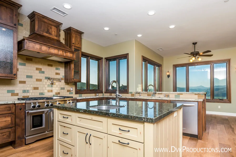 Artisan Tailored Residence by Freeman Builders Inc. - Photo 14