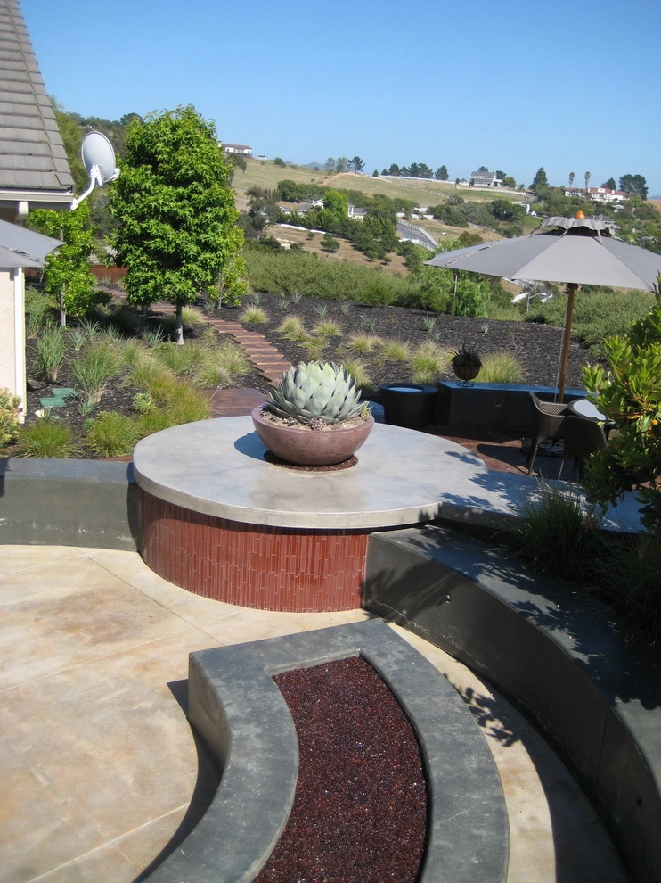 Curvalicious by Jeffrey Gordon Smith Landscape Architecture - Photo 2