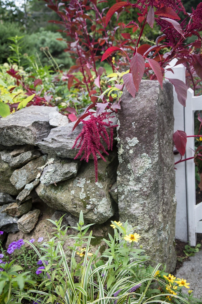 Jonathan Hildreth House by John De Lellis Gardens - Photo 32