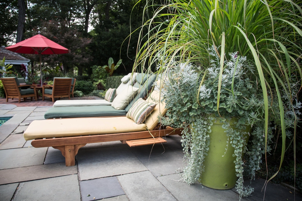 Jonathan Hildreth House by John De Lellis Gardens - Photo 4