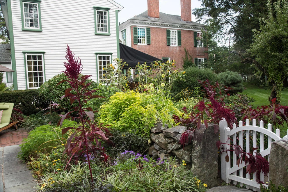 Jonathan Hildreth House by John De Lellis Gardens - Photo 3