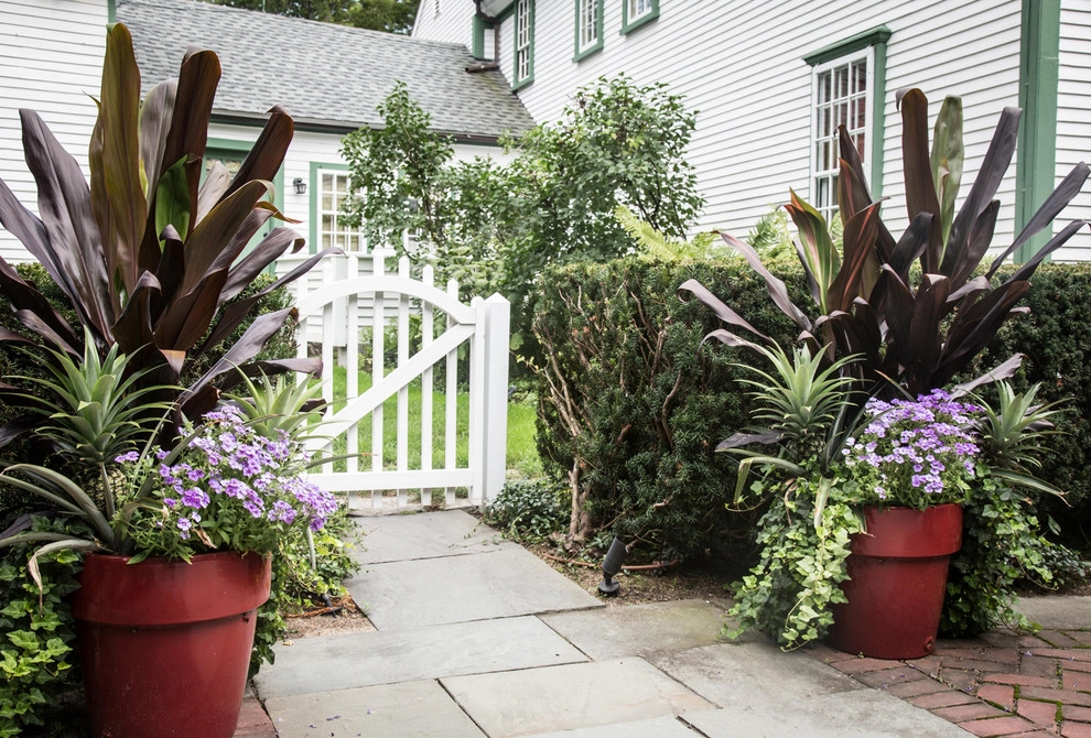 Jonathan Hildreth House by John De Lellis Gardens - Photo 17