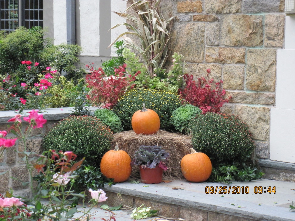 holiday decorating by Joseph Bulfamante And Son Landscape Design/Build - Photo 13