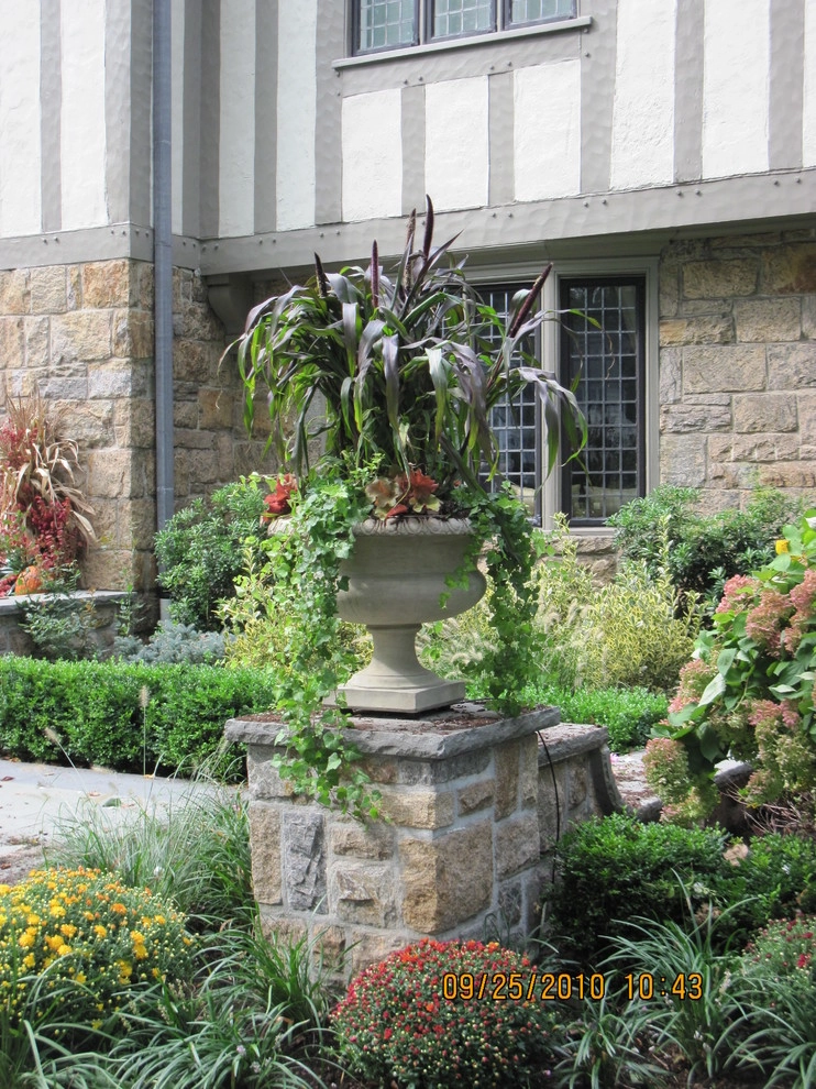 holiday decorating by Joseph Bulfamante And Son Landscape Design/Build - Photo 7