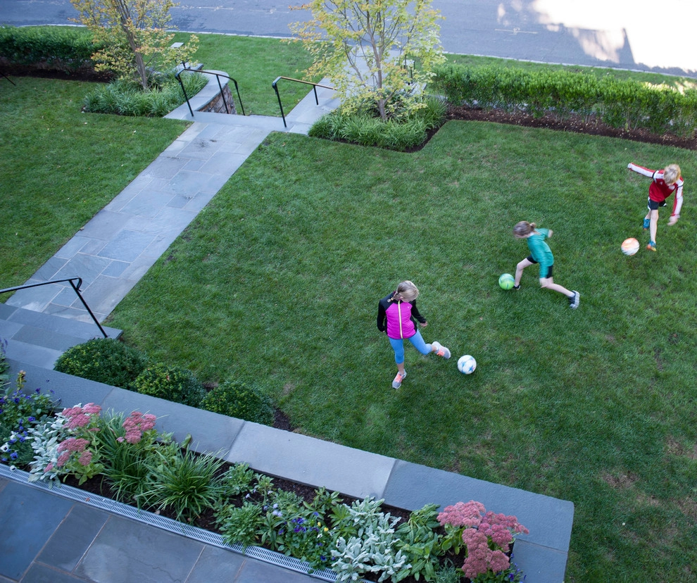 NYC Suburb: Family-Friendly Elegance by Julie Moir Messervy Design Studio (JMMDS) - Photo 7