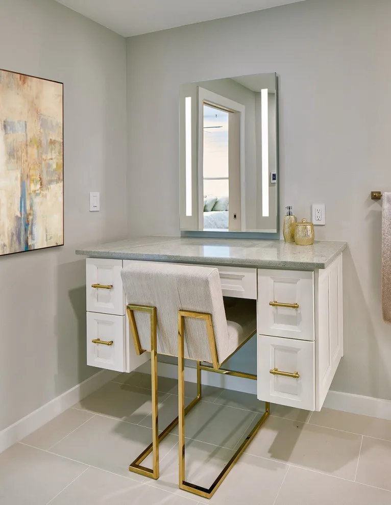 Dallas | Sleek Contemporary Practical Main Bathroom by Kitchen, Bath & Home - Texas - Photo 7
