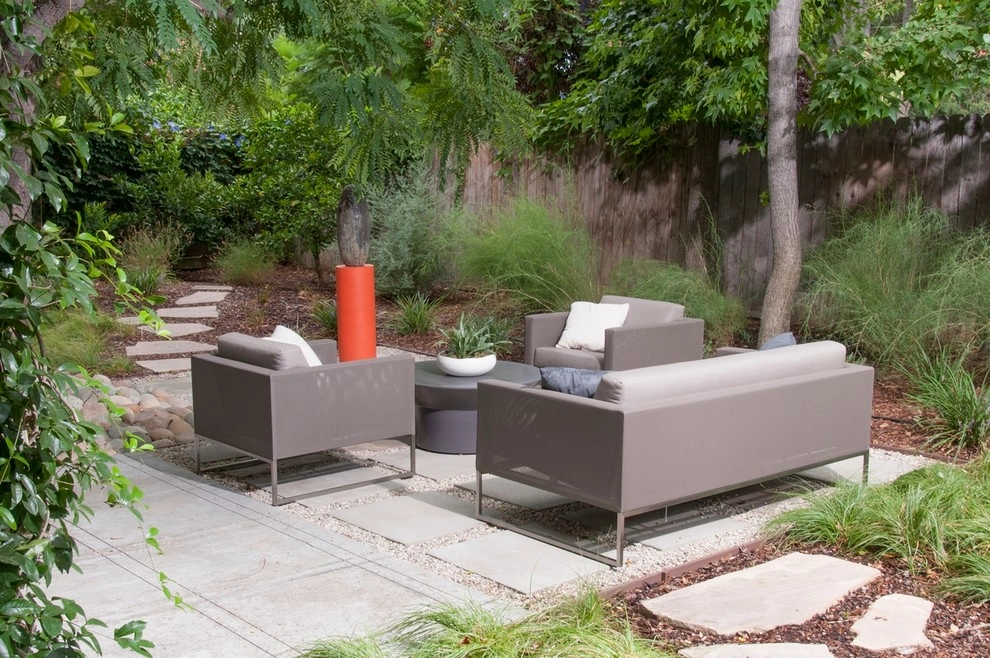 Los Angeles Contemporary Patio by June Scott Design - Photo 3