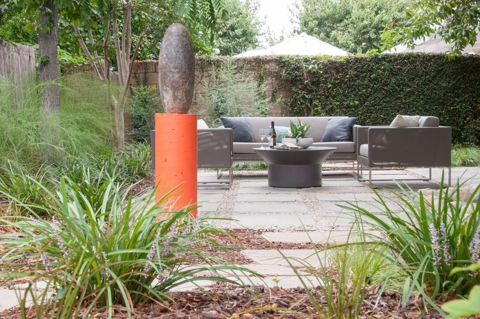 Los Angeles Contemporary Patio by June Scott Design - Photo 7
