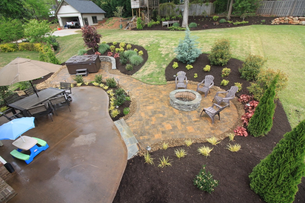 A Backyard for Entertaining in North Main by Jwk Design - Photo 3