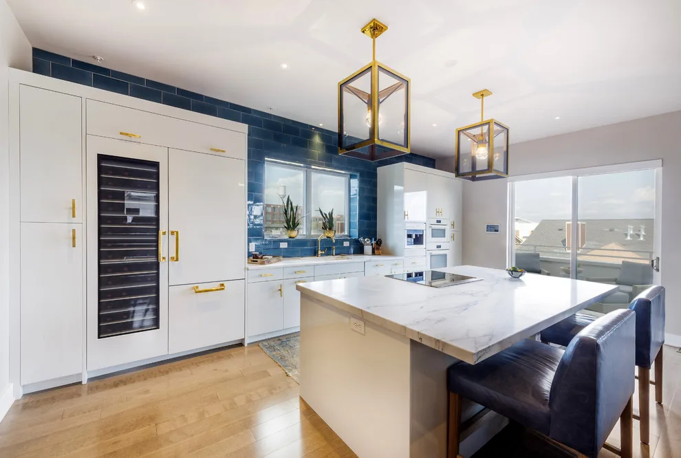 Urban Condo - Glossy White Kitchen by Trillium Cabinet Company - Photo 2