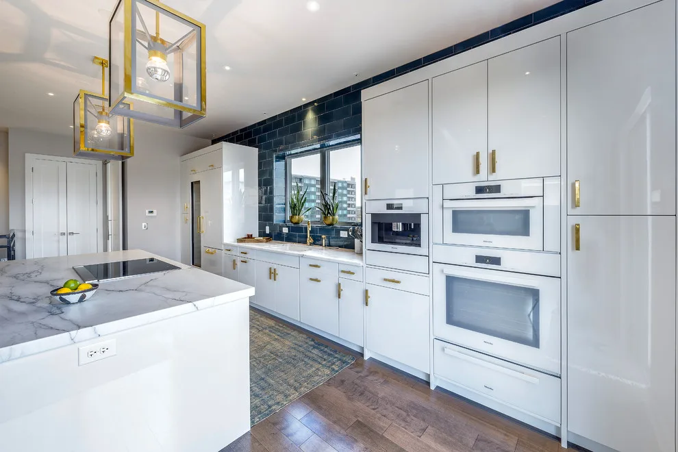 Urban Condo - Glossy White Kitchen by Trillium Cabinet Company - Photo 5