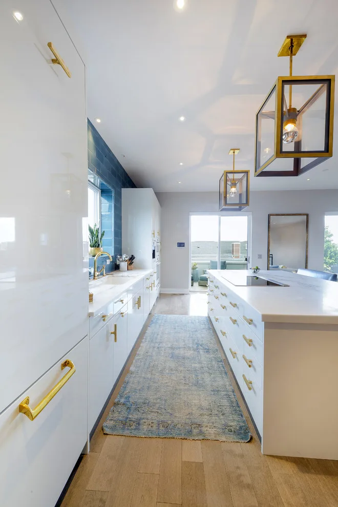 Urban Condo - Glossy White Kitchen by Trillium Cabinet Company - Photo 4