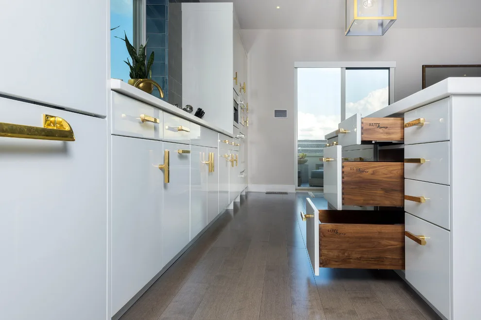 Urban Condo - Glossy White Kitchen by Trillium Cabinet Company - Photo 6
