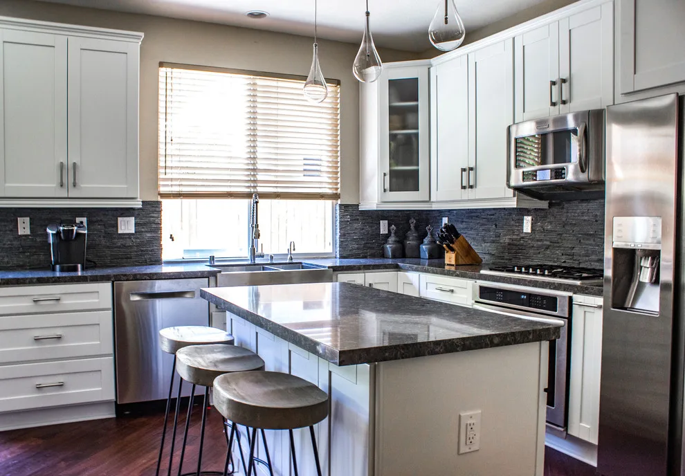 Elegant White Shaker Kitchen in Thousand Oaks by Metropolis Drafting And Construction Inc - Photo 3