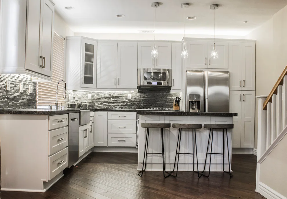 Elegant White Shaker Kitchen in Thousand Oaks by Metropolis Drafting And Construction Inc - Photo 2