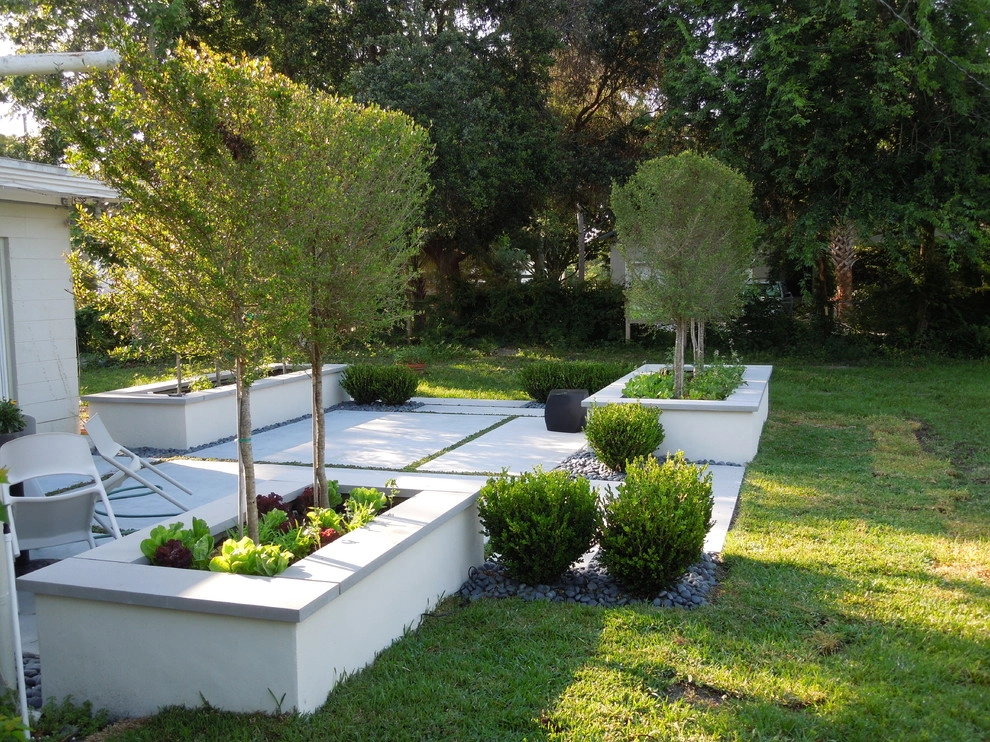 Contemporary Patio by KAPPLE Landscape Design - Photo 17