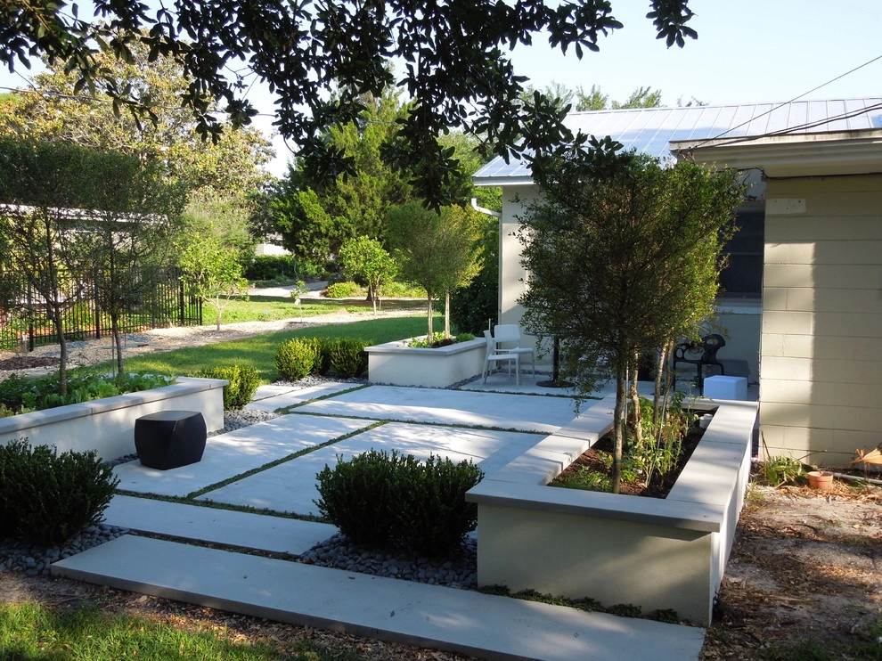 Contemporary Patio by KAPPLE Landscape Design - Photo 16
