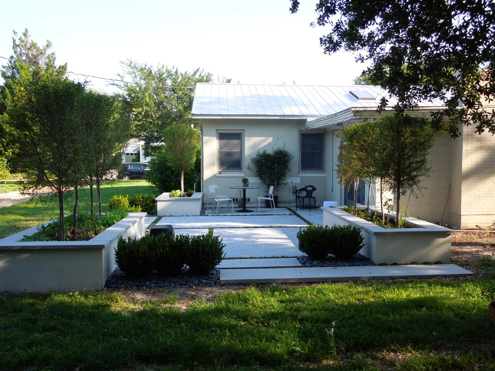Contemporary Patio by KAPPLE Landscape Design - Photo 14