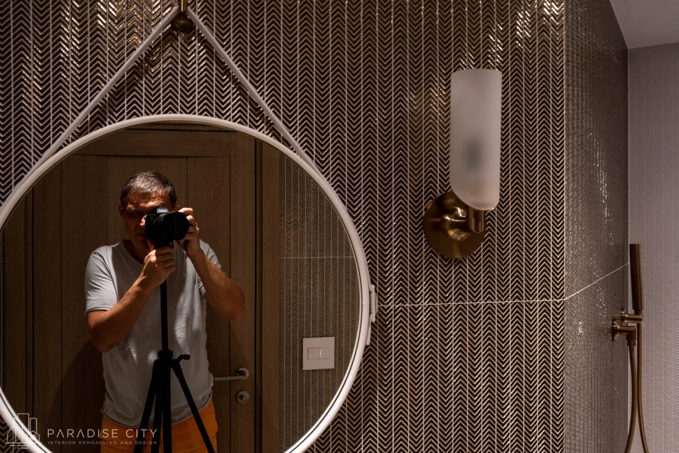 Opulent and Stylish Guest Bathroom by Paradise City - Photo 5
