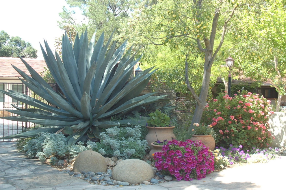 California Old Hacienda Garden by Karen Aitken And Associates - Photo 24