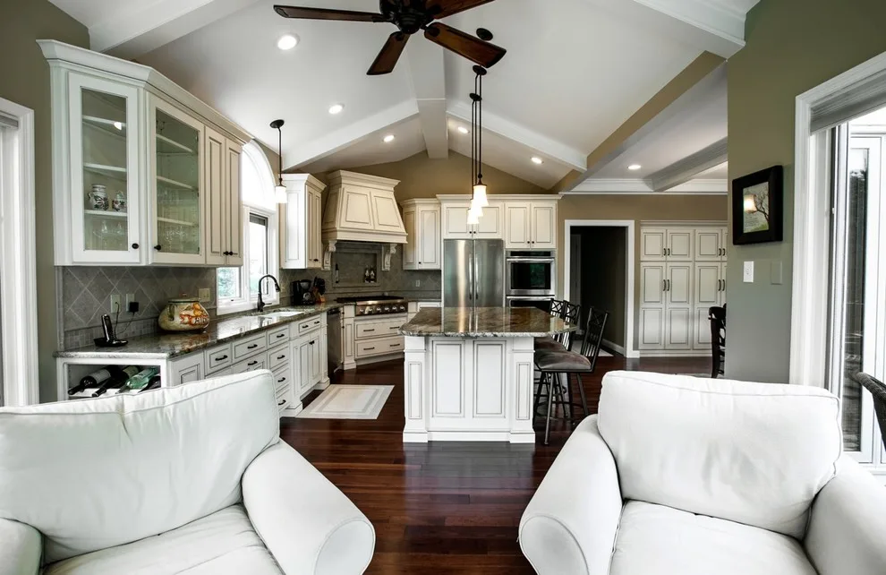 Chic Vintage White Kitchen by Callier & Thompson Kitchens, Baths And Appliances - Photo 9
