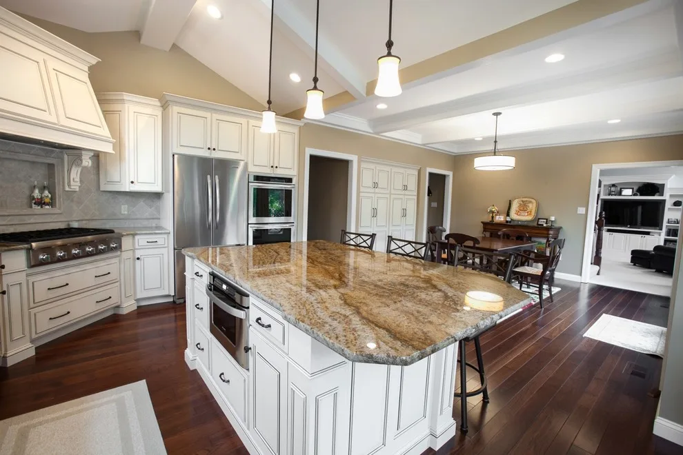 Chic Vintage White Kitchen by Callier & Thompson Kitchens, Baths And Appliances - Photo 6