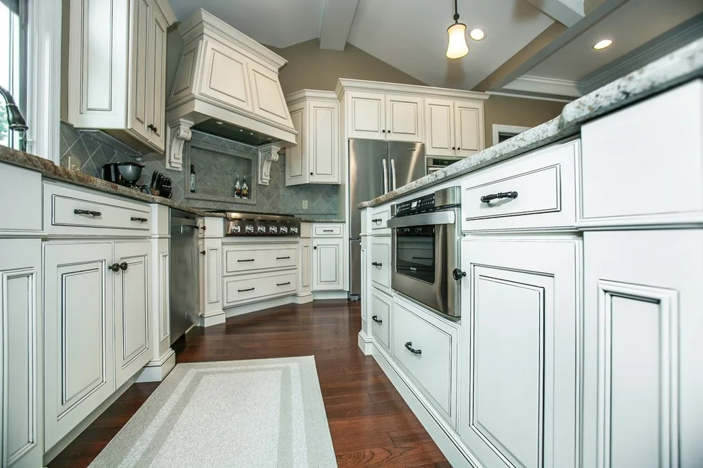 Chic Vintage White Kitchen by Callier & Thompson Kitchens, Baths And Appliances - Photo 8