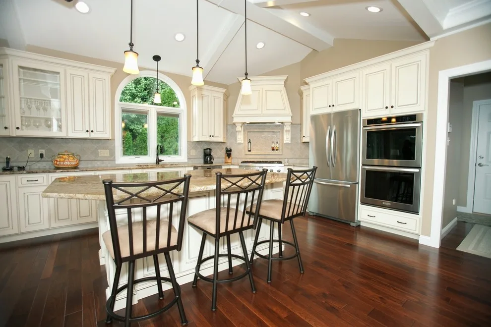Chic Vintage White Kitchen by Callier & Thompson Kitchens, Baths And Appliances - Photo 2