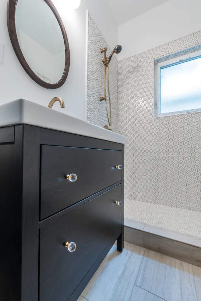 Northside 1920s Bungalow - Bathroom Renovation by Analog HTX - Photo 3