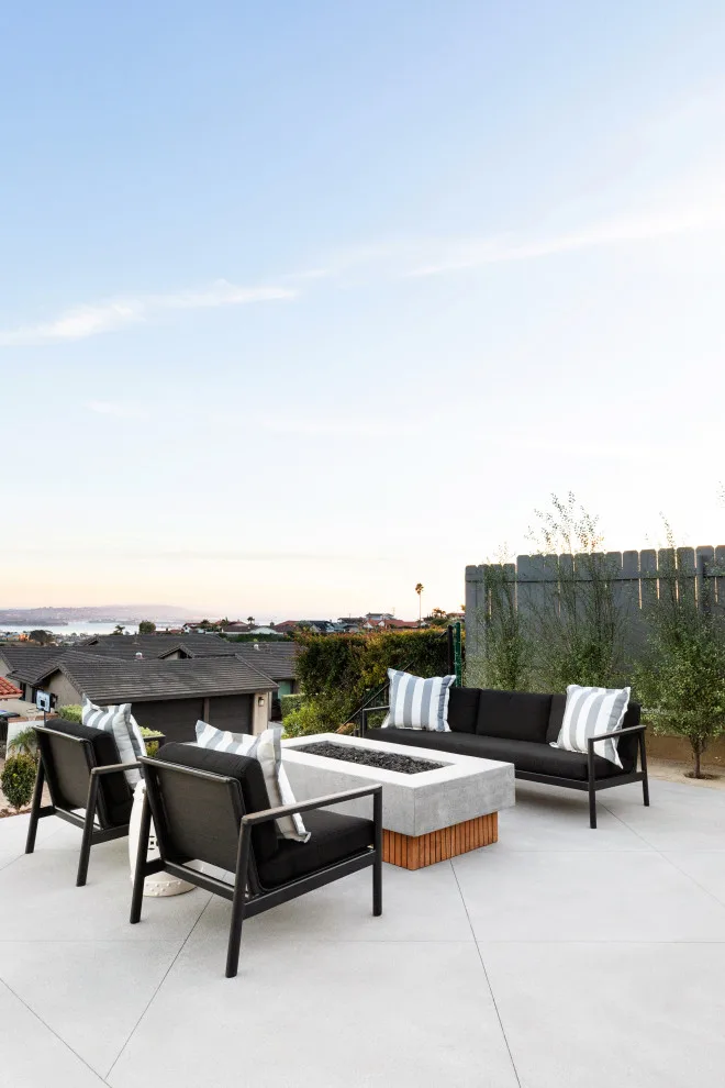 Contemporary Farmhouse in La Jolla by Jantz Construction - Photo 2