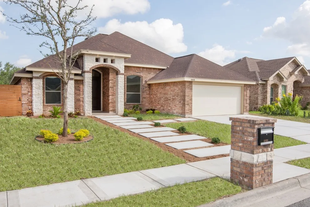 La Vista Tailored 2 by Caltia Construction - Photo 6