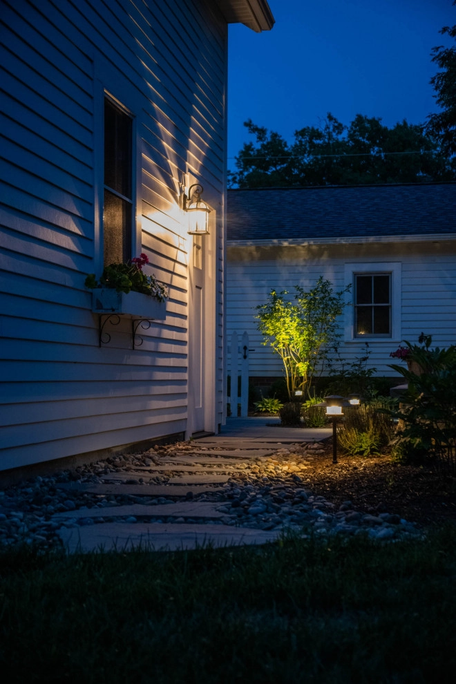 Midwest Courtyard by KGK Gardening & Design Corp - Photo 8