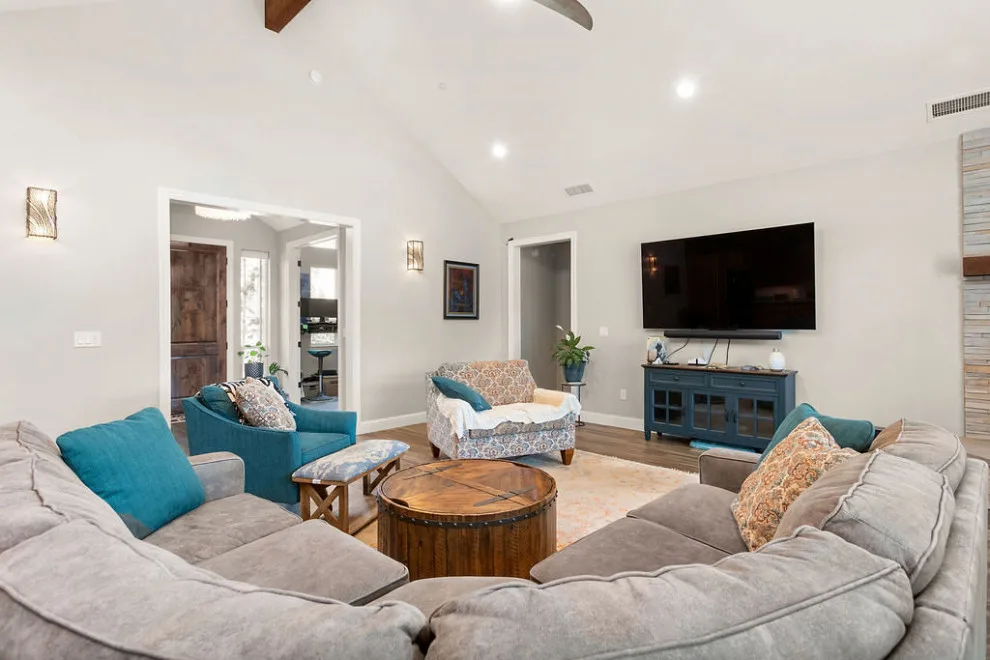 Contemporary Agricultural Residence by Trilogy Construction, Inc. - Photo 8