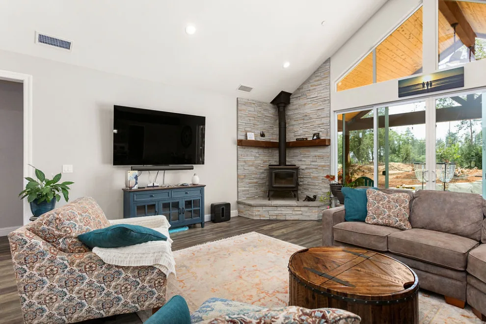 Contemporary Agricultural Residence by Trilogy Construction, Inc. - Photo 14