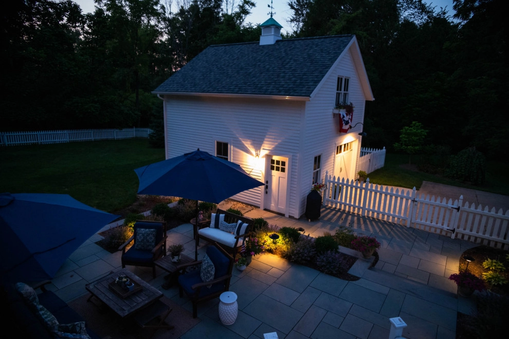 Midwest Courtyard by KGK Gardening & Design Corp - Photo 4