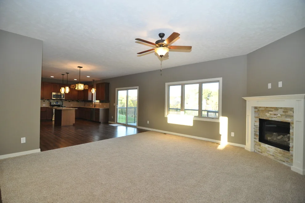 Lounge Design Ideas by Gotcha Covered - Photo 11