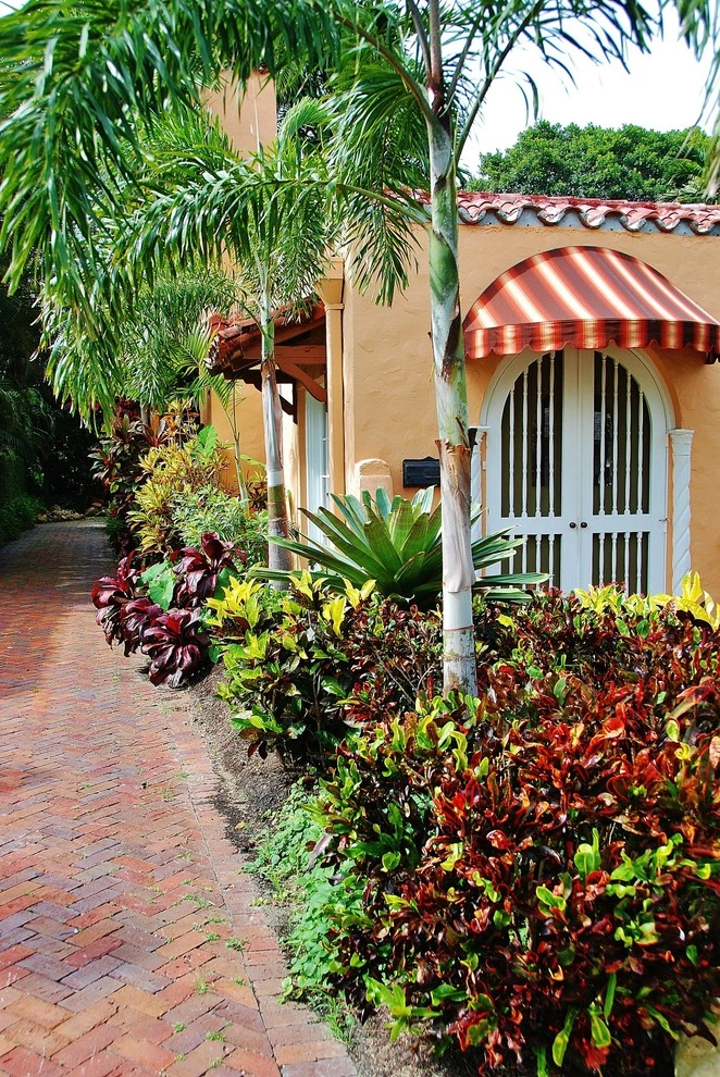 Tropical Landscape Design Miami by Knoll Landscape Design Miami - Photo 10
