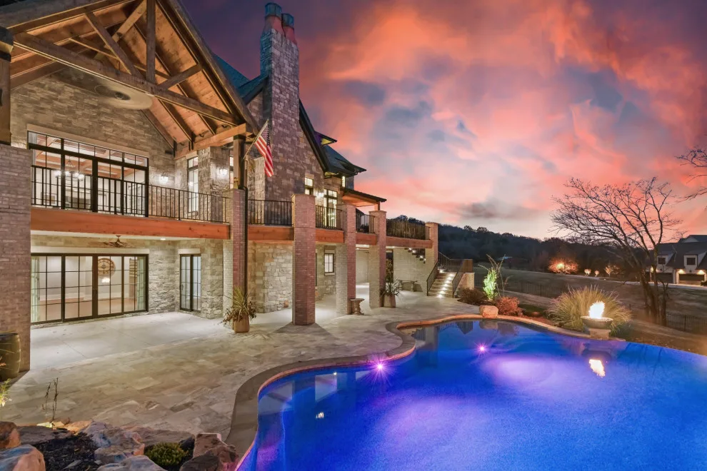 Luxe Custom Homes - Photo 11