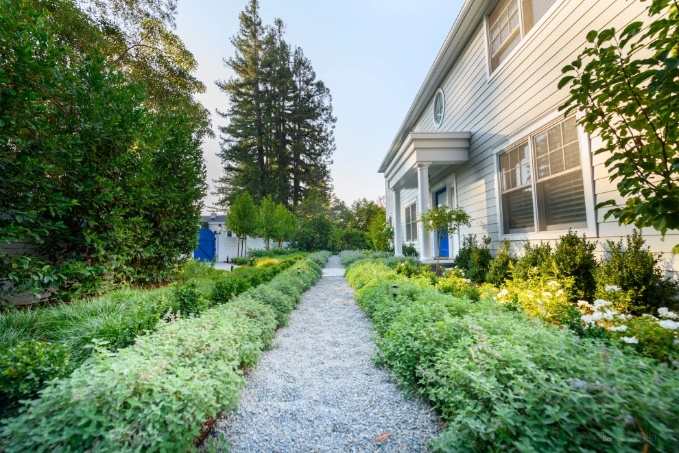 Hillsborough traditional by Kristen Rudger Landscape Design - Photo 2