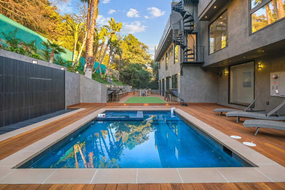 Contemporary Home on Mount Olympus by Diditan Group Inc. - Photo 4